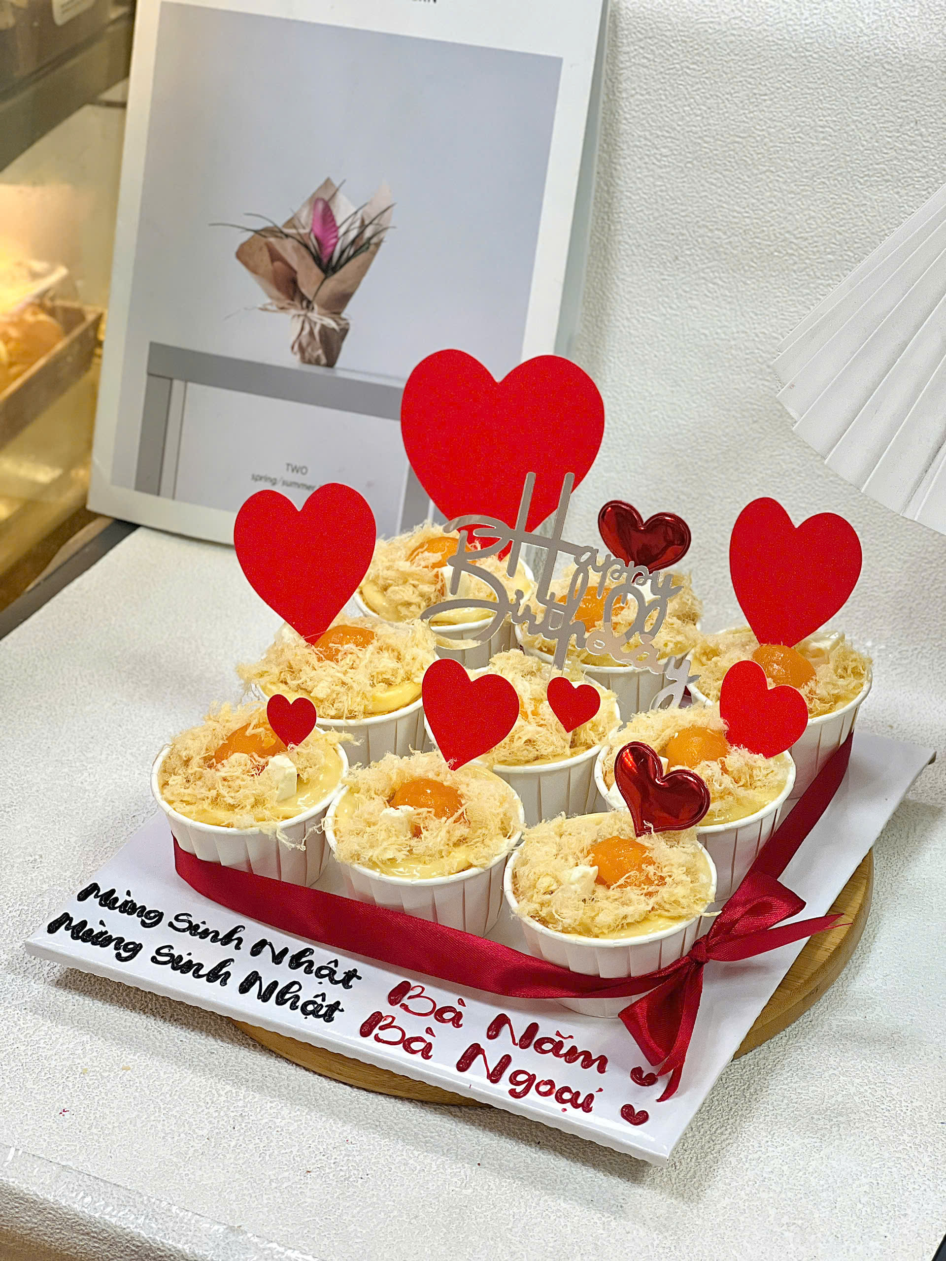 Cupcake trứng muối trang trí tone đỏ - Ảnh 2