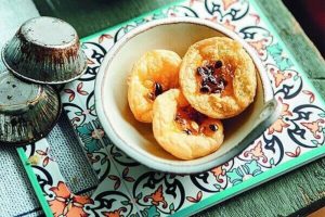 Món bánh “nọng cằm của thiên thần” được chế biến từ lòng đỏ trứng gà .