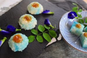 Kuih Pulut Tai Tai có cách chế biến gần giống với xôi nếp ở Việt Nam