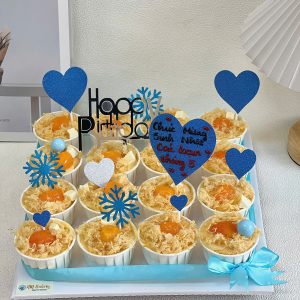 Alternative view of Bánh Cupcake trứng muối + kèm phụ kiện