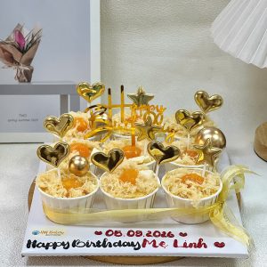 Cupcake trứng muối trang trí tone vàng