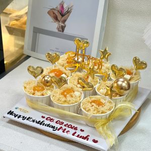 Alternative view of Cupcake trứng muối trang trí tone vàng