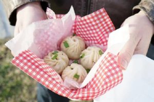 Bạn có biết tại sao tiệm bánh ven đường bán được 1.000 chiếc bánh mỗi ngày?