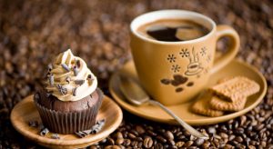 kinh-doanh-banh-ca-phe-nen-hoc-gi