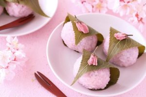 Bánh Mochi của Nhật Bản nổi tiếng thanh nhã, được dùng với trà.