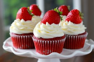 ( những chiếc bánh cupcake dâu xinh xắn )