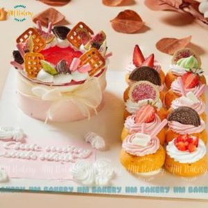 Set mousse dâu mix với su singapore