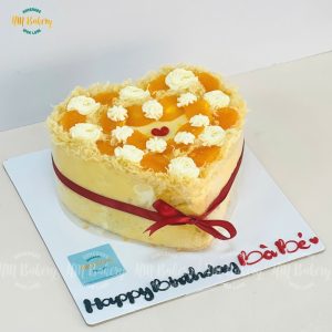 Bánh bông lan trứng muối trái tim sinh nhật 18cm