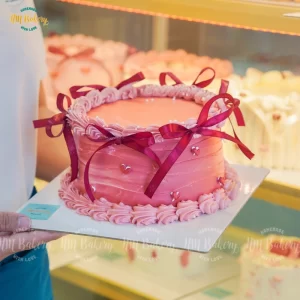 Bánh kem đỏ trang trí đơn giản 19cm giá liên hệ