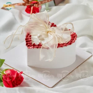 Bánh kem hình tim nơ