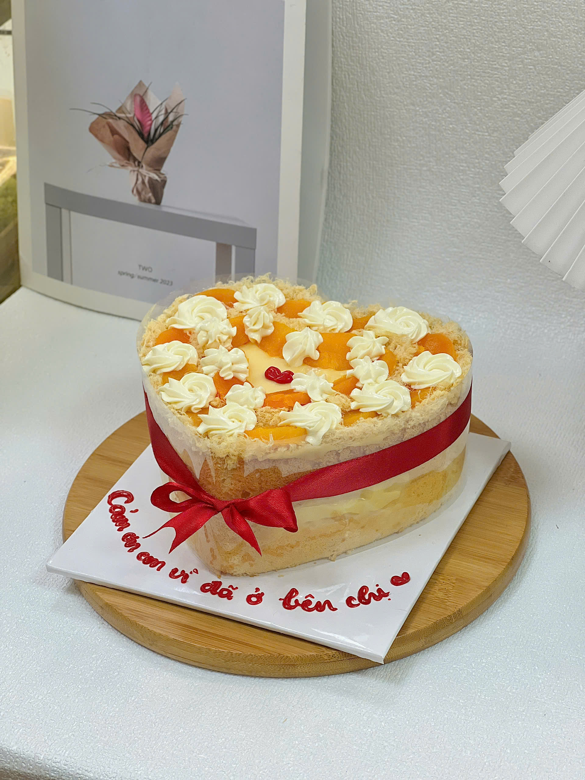 Bánh bông lan trứng muối trái tim sinh nhật 18cm - Ảnh 2