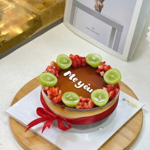 Alternative view of Bánh Flan dâu nho