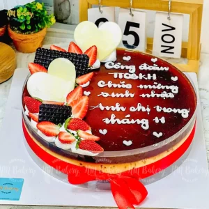 Flan gato 1 bên dâu trái tim socola trắng 24cm