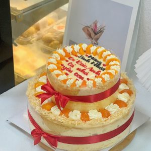 Alternative view of Bánh bông lan trứng muối 2 tầng 24x16cm nơ đỏ