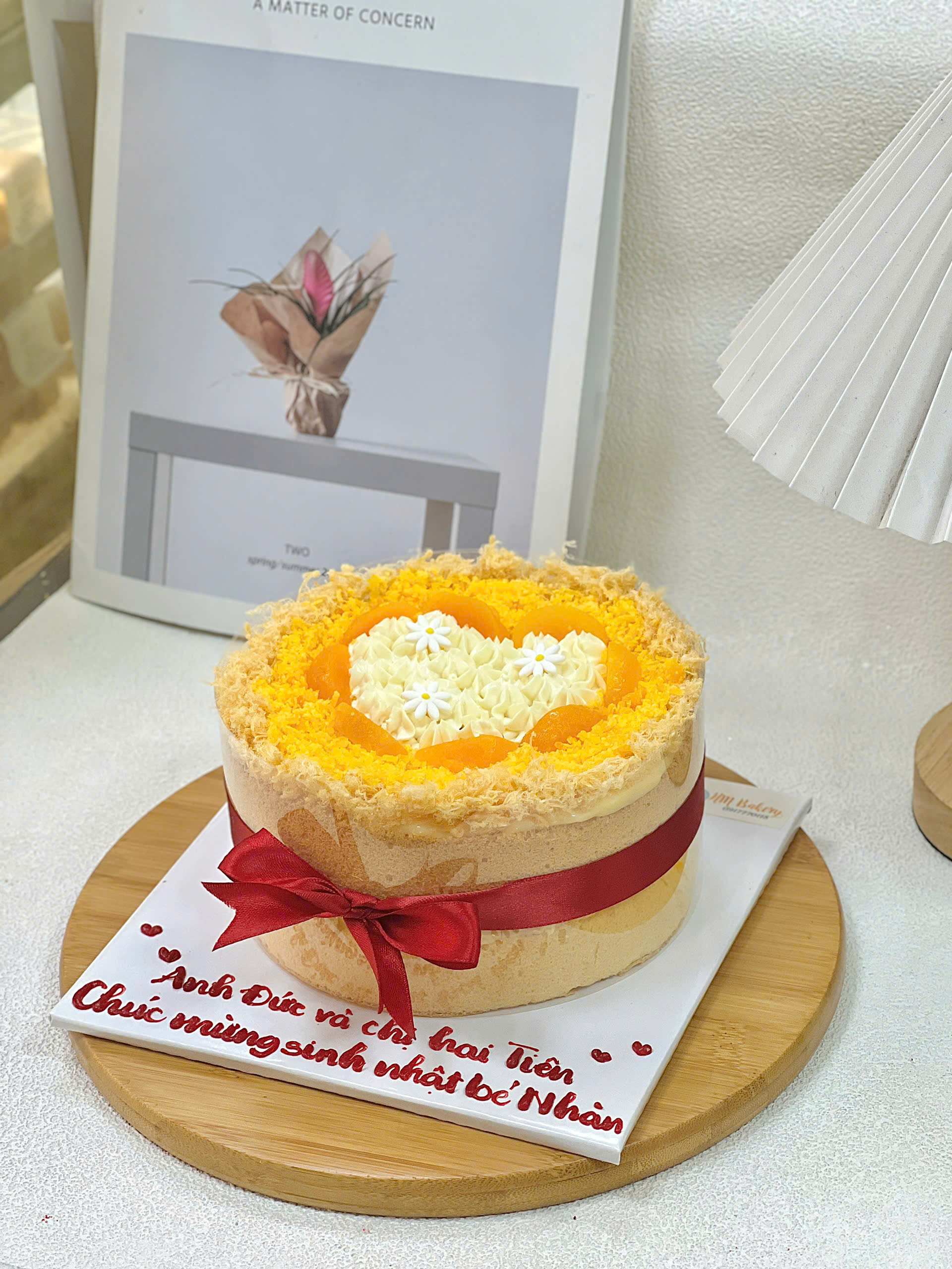 Bánh bông lan trứng muối trang trí trái tim + nơ 16cm - Ảnh 2
