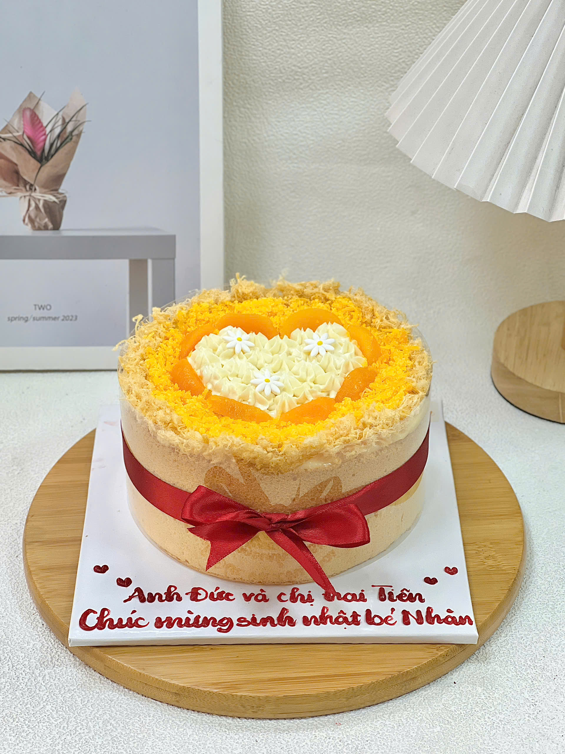 Bánh bông lan trứng muối trang trí trái tim + nơ 16cm