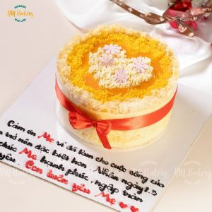 Bánh bông lan trứng muối trang trí trái tim + nơ 16cm