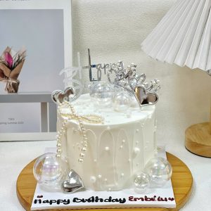 Bánh kem trang trí ngọc trai cho nữ 12cm