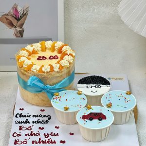 Alternative view of Bông lan trứng muối 12cm + 4 cupcake kem