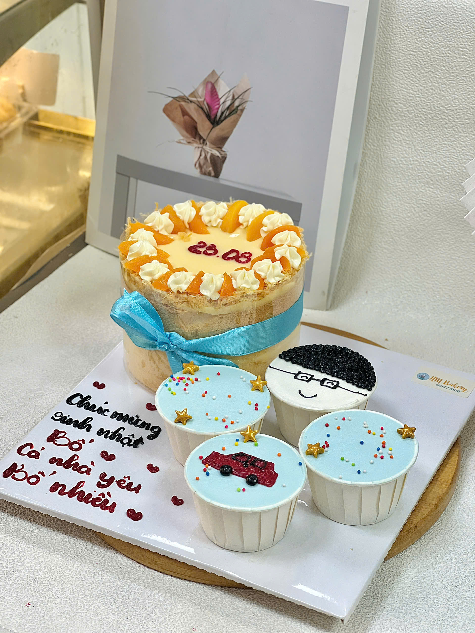 Bông lan trứng muối 12cm + 4 cupcake kem - Ảnh 3