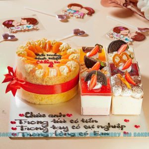 Bông lan trứng muối 12cm + 6 ly vuông 3cm