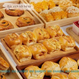 Xúc xích sốt bơ tỏi