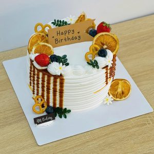 Bánh kem trang trí trái cây E19