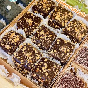 Bông lan chocolate phủ sốt