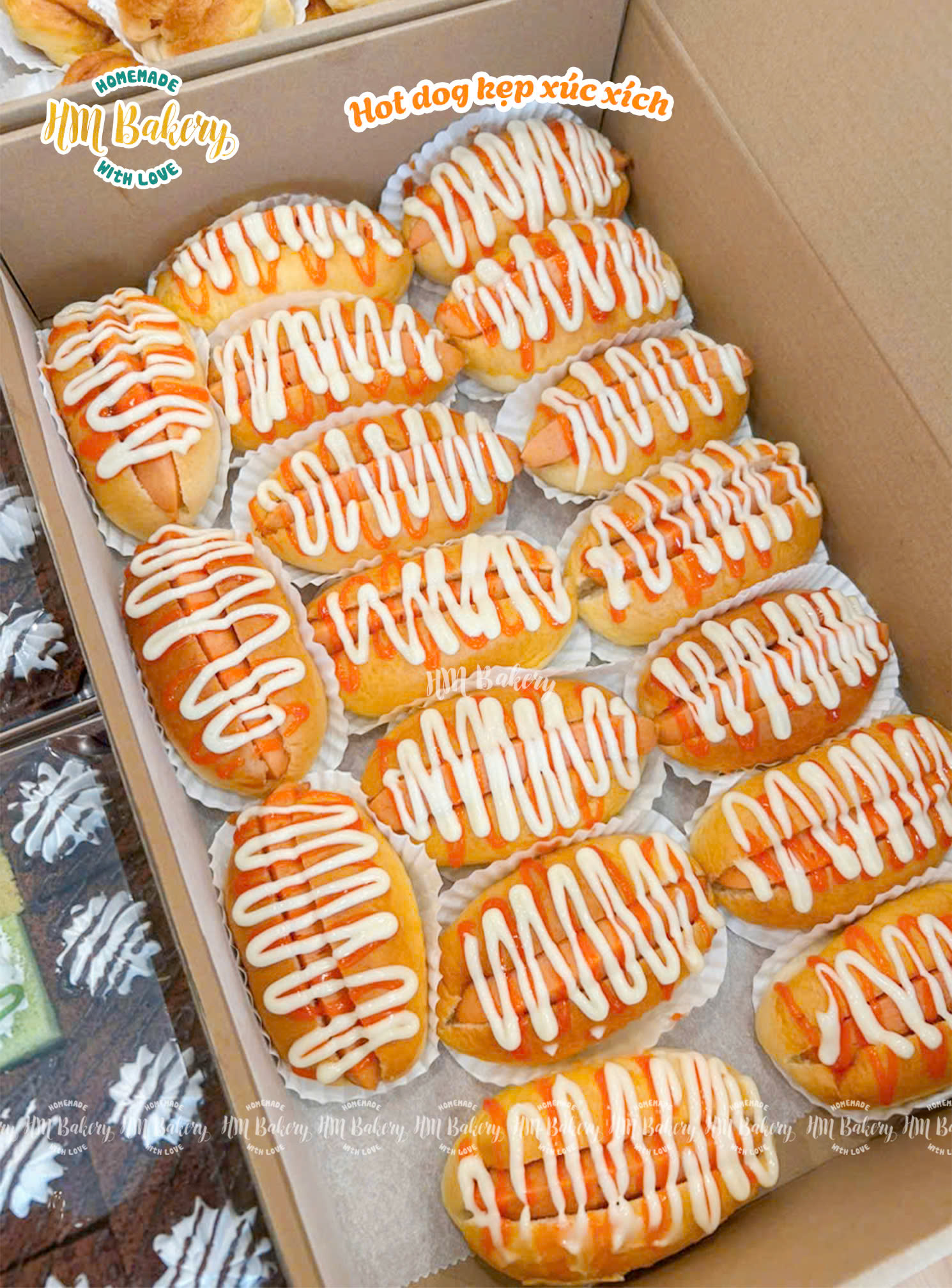 Bánh hot dog kẹp xúc xích